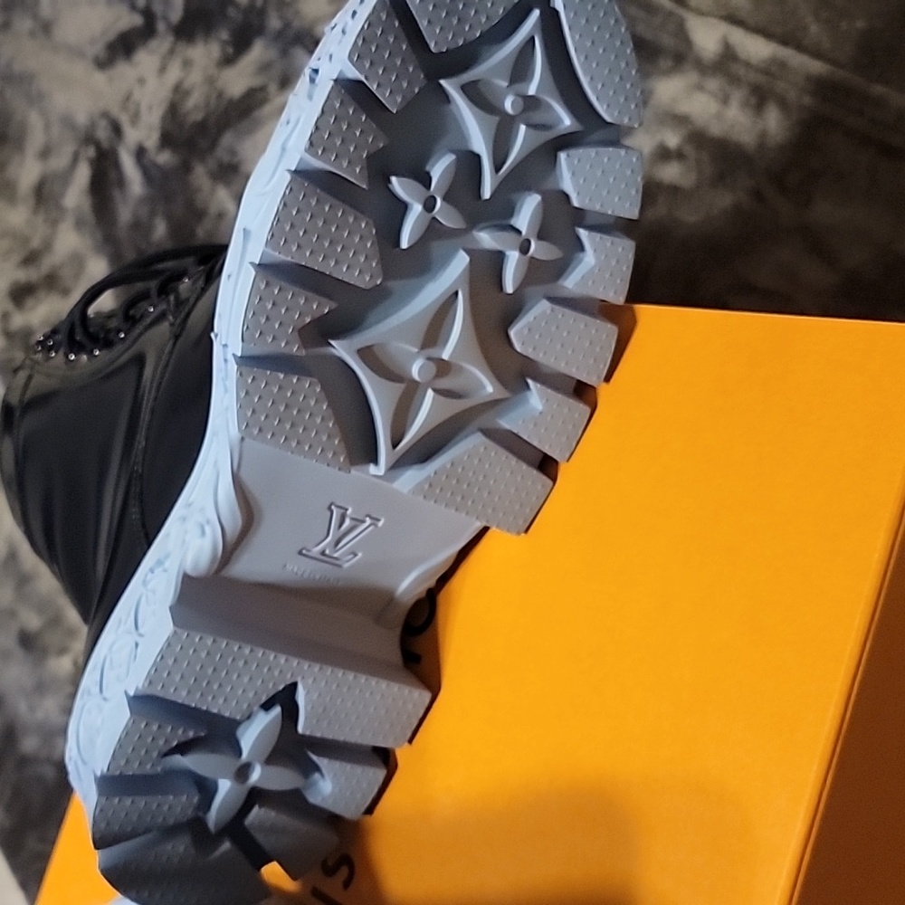 2023 Rare Edition,  limited supply Louis Vuitton Ankle Boots Size 13 - Picture 5 of 5